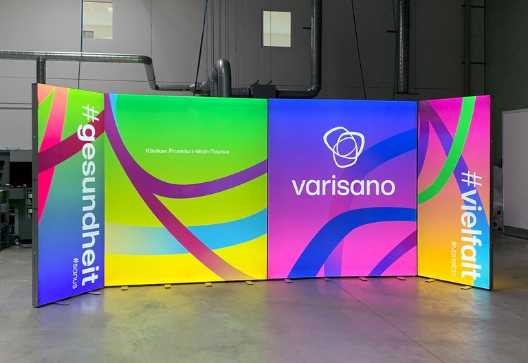 LED exhibition wall ALU LightUp - varisano Kliniken
